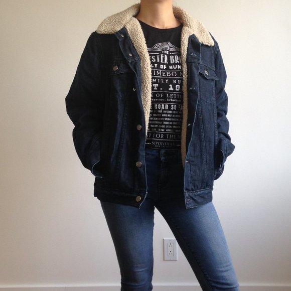 Levi's - Sherpa Trucker Denim Jean Jacket - Picture 2 of 16